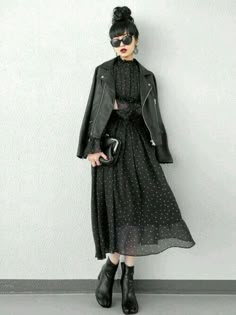 Rok Outfit, Mode Chanel, Teenage Outfits, Black Outfits, All Black Outfit, Mode Inspo, Goth Outfits, 가을 패션, Dark Fashion