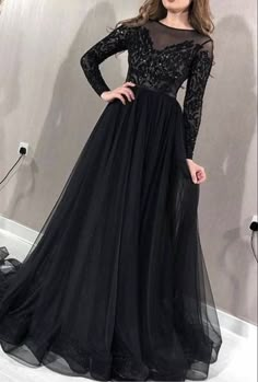 Net Gown Designs, Wedding Dresses Sparkly, Black Lace Ball Gown, Ball Gown Black, Gowns Aesthetic, Party Wear Gowns, Gowns Elegant, Fashion Show Dresses, Black Ball Gown