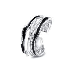 Este anillo de banda de esmalte de plata en forma de esqueleto es una pieza única de joyería perfecta para spiking cualquier equipo.  Producido de plata y esmalte de alta calidad, este elegante anillo es una mezcla perfecta de durabilidad y elegancia.  Con una forma de esqueleto única, puedes mostrar tu personalidad con esta pieza de declaración.
 Detalles del producto

Material: Plata 925
Color: chapado en oro blanco.
Tamaño: tamaño de apertura de EE. UU. 6.25 (tamaño ajustable 5.5-7.5)
Peso: a Adjustable Silver Enamel Open Ring, Trendy Silver Enamel Jewelry, Silver Enamel Open Ring, Silver Open Enamel Ring, Silver Open Ring With Enamel, Elegant Silver Enamel Ring With Black Details, Elegant Silver Enamel Open Ring, Elegant Silver Open Enamel Ring, Silver Sterling Enamel Ring With Black Enamel