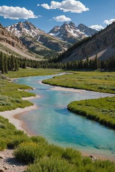 Natural Wonders: Soaking in Wyoming's Serene Hot Springs Beautiful Places Usa, Great Plains Aesthetic, Mt Reiner, Yellowstone Mountains, Yellowstone Landscape, Yellowstone Vibes, Wyoming Aesthetic, Jenny Lake Wyoming