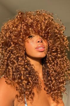 Colorful Hair Ideas For Black Women, Hair Color Ideas Natural Curly Hair, Hair Colors For Light Skin Tones Black Women, Red Hair With Highlights Black Women, Natural Hair Color Black Women, Colored Hair On Brown Skin Women, Curly Hair Colors Black Women, Hair Color Same As Skin Tone, Dyed Black Curly Hair