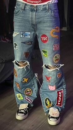 Patched Jeans Diy Ideas, Iron On Patch Jeans, Patch Jeans Outfit, Patchwork Jeans Street Style, Custom Jeans Diy, Jeans With Patches, Denim Diy Clothes, Custom Pants, Custom Jean