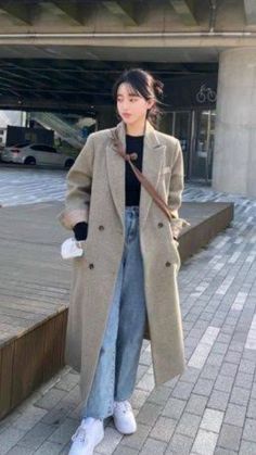 Korean Coat Fashion, March Korean Outfit, Winter Korean Fits, Korean Winter Dress Outfit, Japan Street Style Winter, Winter Outfits For Japan, Winter Fits Korean, Japan Outfit Ideas Fall