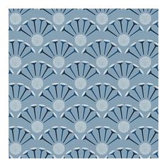 a blue and white wallpaper with fan shaped designs on it's sides,