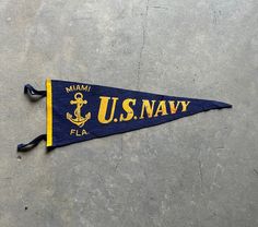 a navy pennant with an anchor and the words, u s navy fla on it