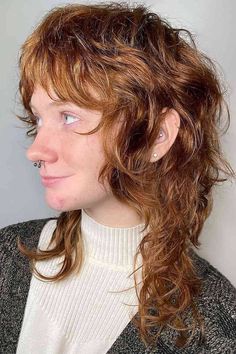 Mullet Shag with Curtain Bangs for Women with Wavy Hair Shaggy Long Hair, Androgynous Hair, Dyed Blonde Hair, Boys With Curly Hair, Blonde Hair Inspiration, Dull Hair, Girl Haircuts