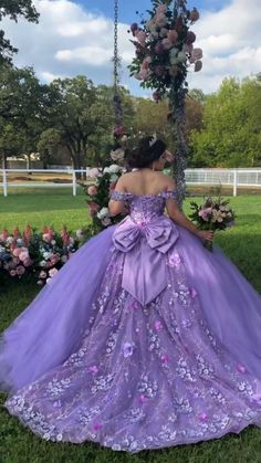 Light Purple Quinceanera Dresses, Quinceanera Dresses Lavender, Lilac Quince, Purple Quince Dress, Bouquet Butterfly, Quinceanera Dress Ideas, Lavender Quinceanera Dresses, Lavender Quince Dresses, Lavender Quinceanera