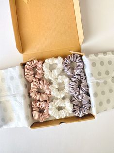 Birthday Explosion Box, Ribbon Hair Ties, Scrunchies Diy, Head Wrap Styles, Silk Scrunchies, Creative Gift Wrapping, Baby Hair Accessories