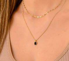 This layered onyx necklace is a set of 2. The chains are gold plated sterling silver 925. They have an extension so that the size can be adjusted. The one necklace is a plain chain while the other has a teardrop stone on it. The type of stone can be chosen. Layered Gold Necklace, Gold Layered Necklace, Amethyst Crystal Necklace, Double Necklace, Black Onyx Necklace, Layered Necklace Set, Onyx Necklace, Dainty Gold Necklace, Black Onyx Stone