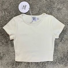 Nwt Princess Polly El Basico Cropped Tee Womens Size Us4 Color Is White Cropped Fit In Perfect Condition Reasonable Offers Are Welcome! #Basics #Croptop #Tee #Crewneck #Summer White Crop Tee, Simple Fitted White Crop Top, White Basic Crop Top T-shirt, Basic Fitted White Cropped T-shirt, White Fitted Basic Cropped T-shirt, White Basic Cropped T-shirt, Casual White Solid Color Crop Top, Fitted White Cropped T-shirt For Spring, Basic White Cropped T-shirt For Summer