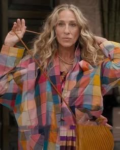 And Just Like That Outfits, Check Shirt Outfit Women, Carrie Outfits, Sjp Style, Rainbow Jacket, Ashley Park, Carrie Bradshaw Outfits, Carrie Bradshaw Style, Sarah Jessica