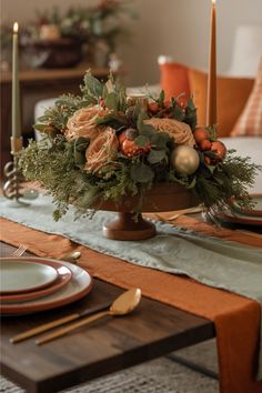 Burnt orange and sage green Christmas decor showcasing a rustic, earthy theme. Features orange and green centerpieces, throw blankets, and festive touches for a cozy holiday atmosphere. Copper Christmas Decor, 2024 Color Trends, White Faux Fur Rug, Top Decor Ideas, Christmas Colour Schemes, Copper Christmas, Green Xmas, Orange Copper, Blue Dinnerware