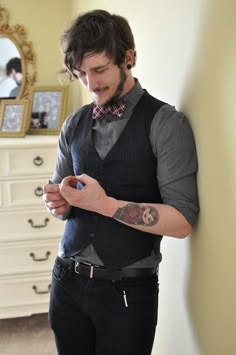 Strong look with personality! Dark jeans usually work, but just make sure you ask if that's something you are able to wear! Other than that, probably just rolling down the sleeves. Dark Jeans Outfit, Hipster Outfits Men, Men Waistcoat, Old School Style, Rockabilly Outfits