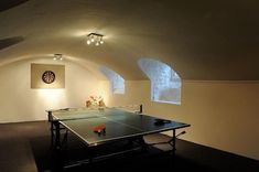 a ping pong table in an empty room