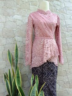 Super simple kebaya Simple Outfits Hijab, Ootd Simple, Simple Hijab, Hijab Ootd, Outfit Hijab, Ootd Hijab, Review Produk, Super Simple