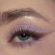 Soft Lavender Eye Makeup, Simple Lavender Makeup Looks, Purple Speak Now Makeup, Purple Eye Makeup On Blue Eyes, Subtle Purple Eyeshadow Looks, Purple Eye Makeup For Hazel Eyes, Purple Eyeshadow On Blue Eyes, Light Color Makeup, Silver And Lavender Makeup