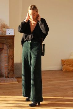 Green Velvet Pants Outfits, Velvet Pants Outfit, Green Velvet Pants, Corduroy Pants Outfit, Green Pants Outfit, Pants Outfit Fall, Winter Pants Outfit, Cool Winter, Green Pants