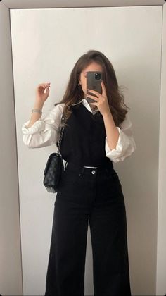 Office Outfits Women Gen Z, Korean Professional Outfits Women, Going To The Movies Outfit Casual, Grunge Work Outfit, Casual Dressy Outfits, Korea Outfits, Trip Fits, Corporate Girly, Japan Fits