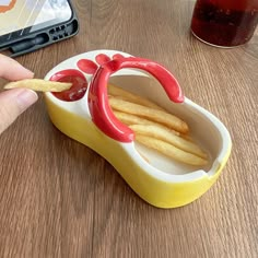 Size: 13.3cm x 7.6cm x 3cm Dine in style with the Feblilac Cute Ceramic Slippers-Shaped Plate. It's made of high-quality ceramic and is designed to hold French fries and ketchup. Ideal for parties and special occasions, the plate adds a fun and unique touch to the dining experience. Mini Snacks, Creative Snacks, Electric Foods, Tanah Liat, Keramik Design, Ceramic Ideas, Snack Tray, Pottery Crafts, Diy Pottery