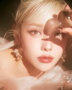 Pony Makeup Park Hye Min, Pony Syndrome, Christmas Photographer, Pony Makeup, Eye Base, Photoshoot Makeup, Birth Mother, Insta Ideas, Cream Eyeshadow