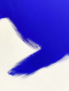 a blue and white painting with an arrow drawn on the bottom right side of it