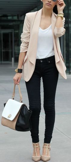 light taupe blazer, white shirt and black skinny jeans Outfits Professional, Clothes Shops, Outfit Essentials, Skirt Diy, Mode Tips, Blazer Outfit, Black Outfits, Womens Clothes