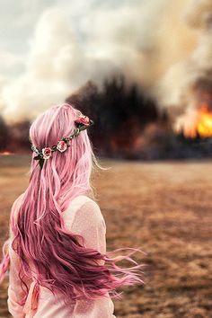 Pink hair. Bridget Bardot, Flowers In Her Hair, Pastel Hair, 영감을 주는 캐릭터, Grunge Hair, Crazy Hair, Pink Ombre, The Words, Pretty Hairstyles