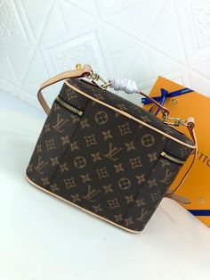 Designer Handbags Louis Vuitton, Ideal Closet, Top Handbags, Gym Bags, Timeless Handbag, Global Style, Luxe Fashion, Bags Designer Fashion, Sierra Leone