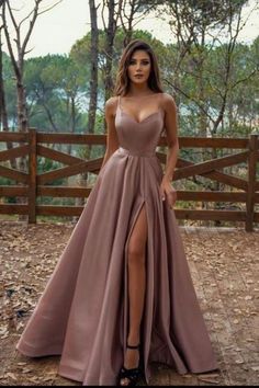 Women Suits Wedding, Maxi Prom Dress, Spaghetti Strap Prom Dress, Prom Looks, Maxi Dress Prom, Short Bridesmaid Dresses, Dresses Ideas, Backless Wedding Dress, Satin Maxi