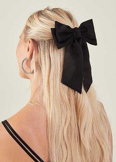 Breakfast at Tiffany's. Channel your inner Audrey Hepburn with this chic double bow clip. Fasteners with a Barrette clip. (Coffee to go please).Brand: Accessorize75% Polyester, 25% Metal Pearl Jewelry Shop, Hair Accessories Collection, Double Bow, Coffee To Go, Bow Clip, Girl With Sunglasses, Scarf Headband, Wedding Bridal Jewellery, Dress Hats