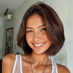 Short Hair With Side Parting, Short Hair With Layers Side Part, Bob Layers Short, Collarbone Length Hair Side Part, Layered Bob Side Part, Side Part Bob Hairstyles, Short Chin Length Hair, Short Mom Cuts, Short Bob Side Part