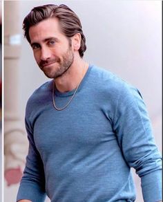 Mens Professional Hairstyles, Mens Medium Haircut, Men Long Hair Bun, Jake Gyllenhaal Beard, Mens Medium Hairstyles, Mens Medium Length Hairstyles