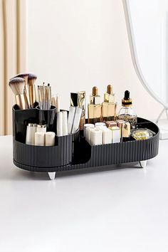 Experience the joy of an organized and efficient makeup routine with the Large Capacity Makeup Organizer, which is complete with a rotating brush holder. Thanks to its multi-compartment and rotating design, there is no more searching for your favourite brushes or digging through piles of products. You can easily place your beauty collection including perfume, lipsticks and skin care products. Makeup Storage Organization, Makeup Storage Box, Beauty Organization, Skincare Organization, Makeup Organizer