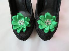 Emerald Green Pentagram Shoe Clips Shoe Clips Wedding, Witch Accessories, Witch Shoes, Halloween Shoes