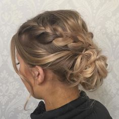 Low+Bun+With+Braids+For+Thin+Hair Grad Hair, Curly Bun, Formal Hair, Two Braids, Bun Hairstyle, Up Dos, Penteado Cabelo Curto