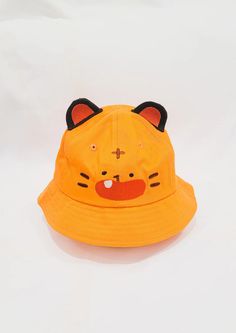 YAMERO TIGER bucket hat – ohmonah Painted Bucket Hat, Tiger Clothes, Animal Bucket Hat, Funny Bucket Hats, Cute Bucket Hat, Teacher Fashion, Funky Hats, Orange Tiger, Fun Clothing