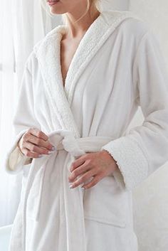 Featuring on the Today Show, this luxurious Keila Sherpa Fleece Robe provides you an unrivaled softness and cozy feeling right of the bathtub, thanks to its ultra-plush and breathable microfiber. Alongside a glass of wine, this robe is the perfect companion for a relaxing evening at home. Vintage Sleepwear, Midi Skirt Spring, Terry Robe, Spring Sweater, The White Company, Plus Size Activewear, Easter Dress