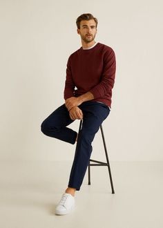 Maroon Sweatshirt Outfit, Sweatshirt Outfit Men, Mens Fall Outfits, Dad Style, Men Fashion Casual Shirts