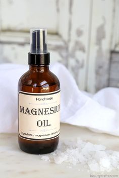 How to Make Magnesium Oil Spray: Magnesium Chloride Oil Benefits Magnesium Brine Recipe, Magnesium Oil Diy, Magnesium Flakes, Essential Oil Perfumes Recipes