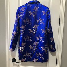 This Is Absolutely Gorgeous. Missing Sash However, This Can Be Worn Absolutely Without A Tie. Vibrant, Blues, Colorful, Oriental, Kimono Fashion No Rips, Stains, Or Tears Tags In Place. Pretty Little Thing, Kimono Jacket, Kimono Fashion, Little Things, Button Down Shirt, Womens Tops, Silk, Tags, Women Shopping