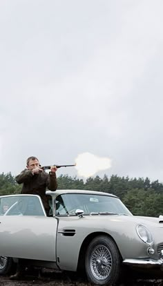 Bond Wallpaper, Cars The Movie, James Bond Skyfall, Movie Frames, James Bond Style, Daniel Craig James Bond, Bond Cars, 007 James Bond