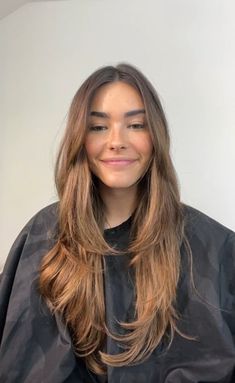 Brown Hair Lots Of Layers, Madison Beer Haircut Layers, Cascade Haircut, Straight Hair Bangs, Mood 2024, Surf Hair, Madison Beer Hair, Brown Hair Looks