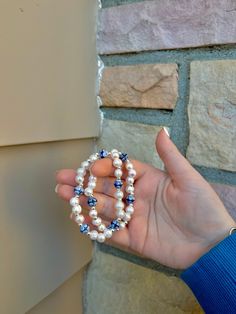 i am obsessed with this bracelet and how it came out 🤍 Mamma Mia Goodie Bags, Bracelet Inspo, Friendship Bracelets Designs, Bracelets Design, Beaded Jewlery, Mama Mia, Cute Bracelets, Colorful Bracelets