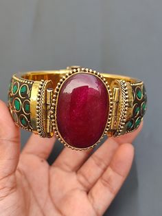 you will receive 1 pcs Vintage Aventurine & Agate Stone Openable Gold Brass Bangle Bracelet Synthetic Malachite Inlay Style Handmade Boho Antique Finish jewelry Bangle inner diameter Size =  2.5 Inches.  Bangle Width Size : 25 mm Stone Size : 36 x 25 to 33 x 27 mm Quantity: 1 Piece Thank you very much for visiting! Any questions, please feel free to contact us. Discount for bulk provide. Multicolor Bangle With Natural Stones As A Gift, Gift Multicolor Bangle With Natural Stones, Spiritual Agate Bangle, Spiritual Agate Bangle Jewelry, Traditional Cuff Bracelet With Natural Stones For Gift, Green Cabochon Bracelets For Gift, Green Cabochon Bracelets As A Gift, Spiritual Bangle With Natural Stones, Green Bangle With Natural Stones For Gift