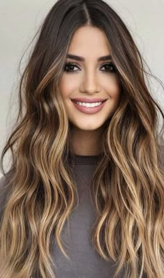 Golden Beige Hair, Brown Hair With Blonde Ends, Feminine Hairstyles, Highlights Ideas, Blonde Hairstyle, Sleek Hair, Colors 2023, Dark Blonde Hair, Hair Color For Women