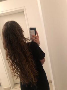 Aesthetic Wavy Hair, 2a Hair, Mood Board Aesthetic, Azerbaijan Flag, Black Hair Aesthetic, Board Aesthetic, Thick Wavy Hair, Curly Hair Videos, Heat Protectant