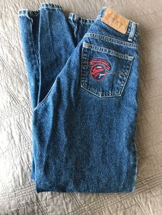 Excellent vintage condition- no tears or stains, very minimal fading, no frayed cuffs, working zipper, etc... Brand:   Pepe Jeans of London  Style:   Betty Circa 1995 Dark wash with copper rivets and copper button enclosure  100% cotton  Waist 28 Inseam 31 London Style, Girls Jeans, London Fashion, Rivets, Levi Jeans, Girl Outfits, Copper, London, Zipper