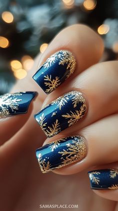 Bring a cool and festive vibe to your holiday style with 21+ blue Christmas nail ideas. From icy blue tones with shimmering silver accents to deep navy designs adorned with snowflakes and stars, these nails are perfect for winter celebrations. Try elegant ombré effects, glittery tips, or frosty patterns to capture the magic of the season. #BlueChristmasNails #HolidayNailInspo #FestiveNailArt2024 Blue And Gold Holiday Nails, Navy And Gold Christmas Nails, Blue And Gold Christmas Nails, Christmas Glitter Nails Sparkle, Dark Blue Nails With Gold, Navy Christmas Nails, Gold And Blue Nails, Blue Christmas Nail Ideas, Gold Holiday Nails