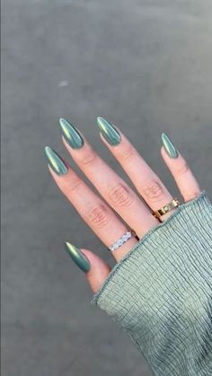 #nailart #naildesign #nailinspiration #nailsofinstagram #nailgoals #nailtrends #nailfashion #nailswag #naillove #nailaddict Blue Green Nails, Green Chrome Nails, Chrome Summer Nails, Summer Chrome Nails, Chrome Nail Colors, Chrome Manicure, Blue Chrome Nails, White Chrome Nails, Hoco Nails