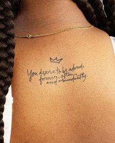 the back of a woman's shoulder with a tattoo saying you are not to be afraid